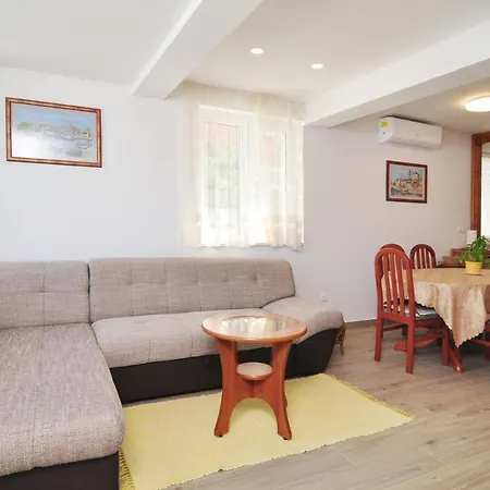 On The Beach, Zoranka Apartment