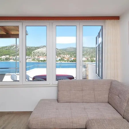 On The Beach, Zoranka Apartment Seget Vranjica