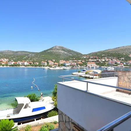 On The Beach, Zoranka Apartment Seget Vranjica